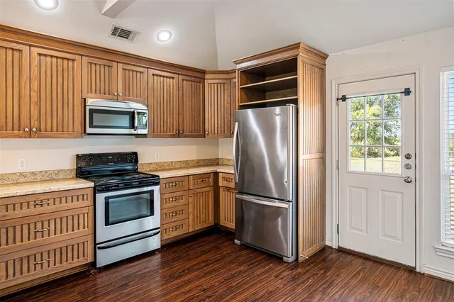 $1,450 | 410 Andrew Drive, Unit B, Mabank, TX 75147