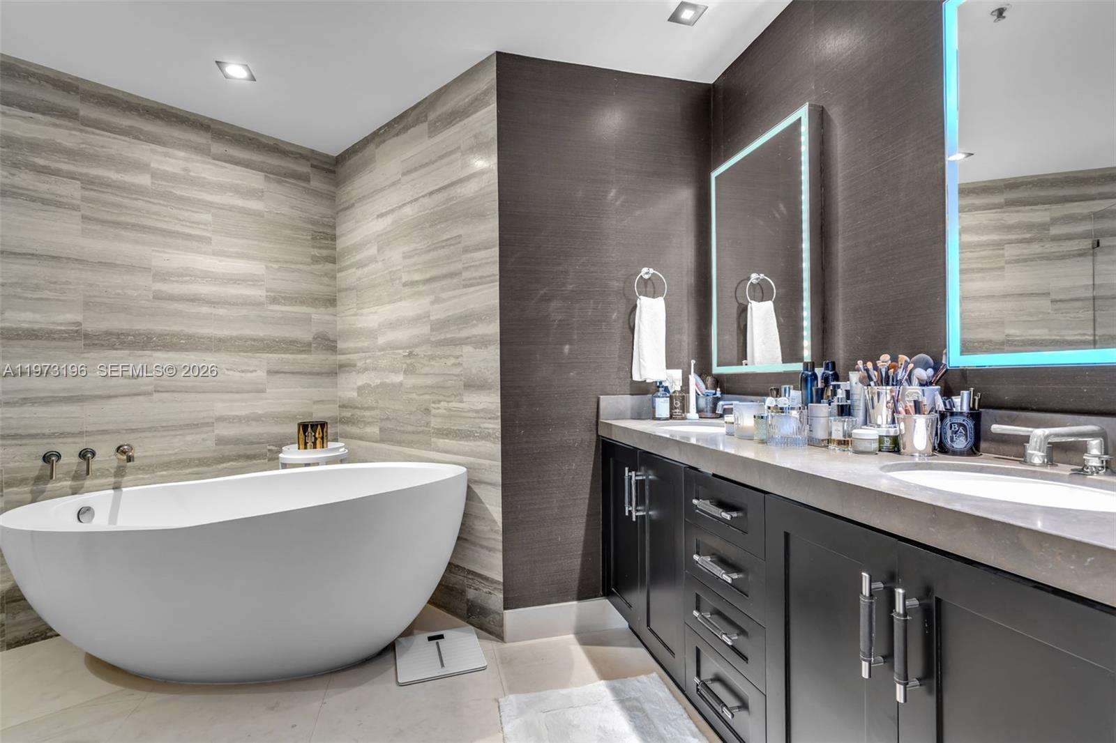 848 Brickell Key Drive, Unit LPH4401 Miami, FL 33131 - Photo 21 of 54