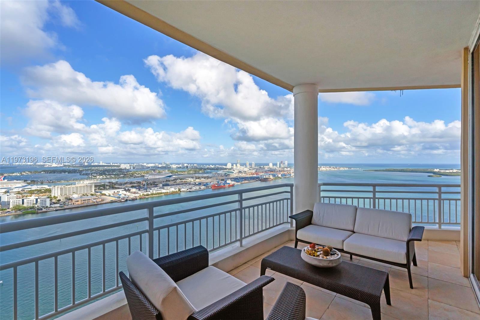 848 Brickell Key Drive, Unit LPH4401 Miami, FL 33131 - Photo 33 of 54