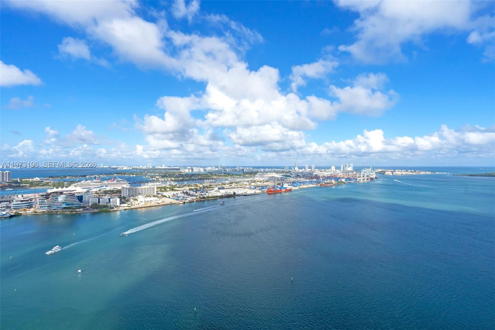 848 Brickell Key Drive, Unit LPH4401 Miami, FL 33131 - Photo 37 of 54