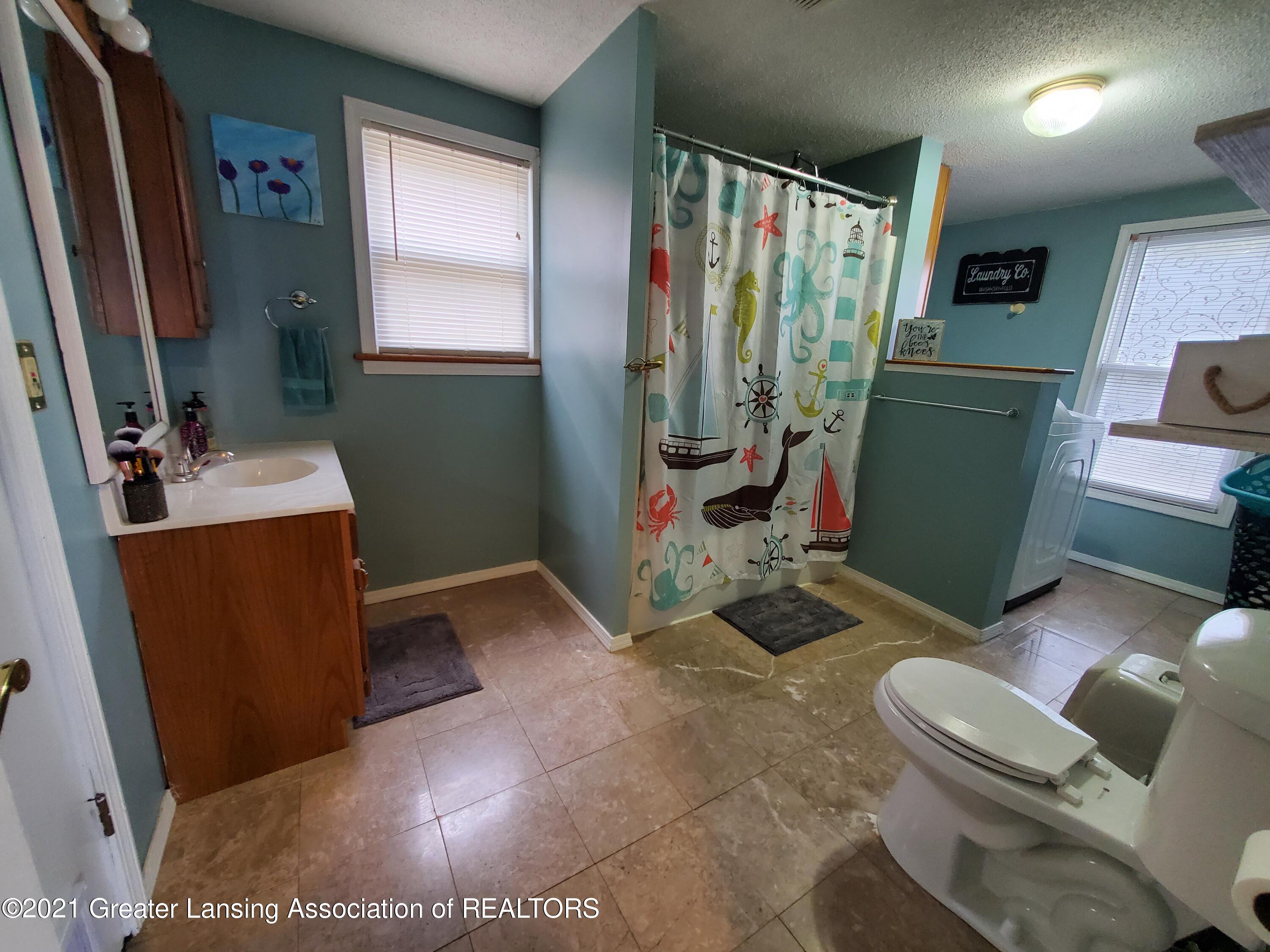 525 Lyons Road Portland, MI 48875 - Photo 13 of 38 20211101_144326