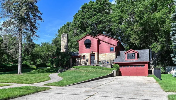 $695,000 | 341 South Kane Street, Burlington, WI 53105