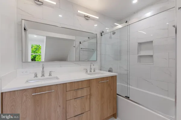 $5,500 | 1126 North Taylor Street, Unit 1, Arlington, VA 22201