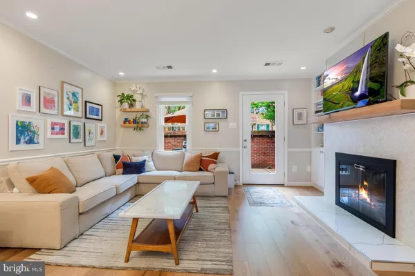 $5,500 | 1126 North Taylor Street, Unit 1, Arlington, VA 22201