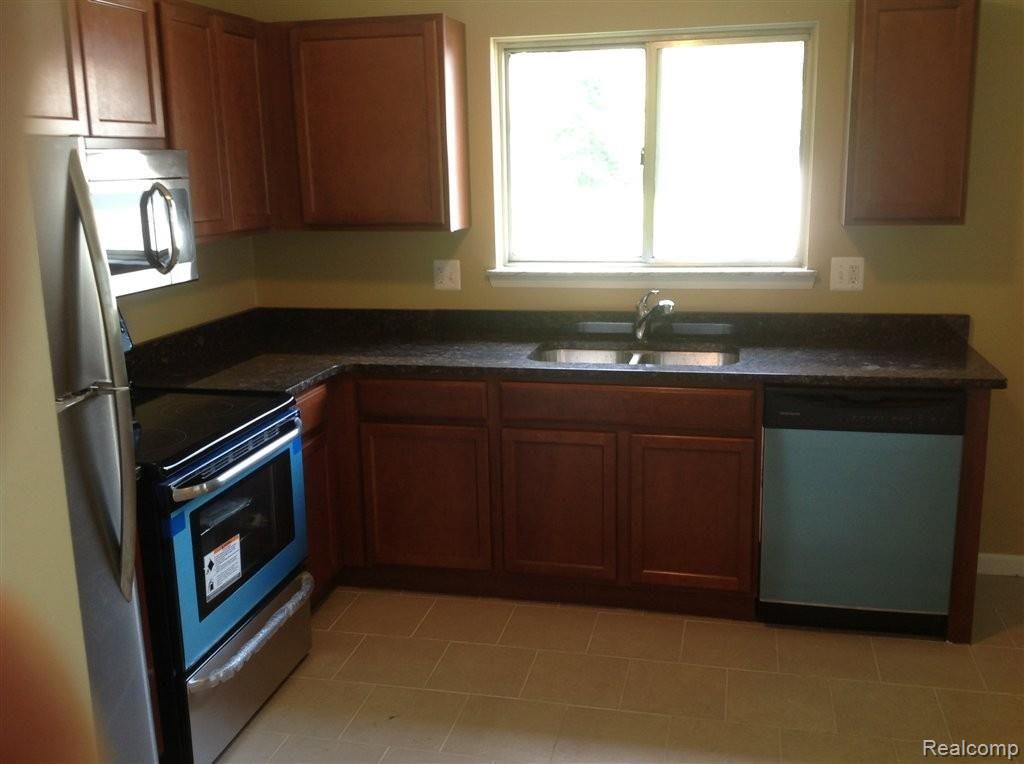 21167 Doepfer Road Warren, MI 48091 - Photo 3 of 8 kitchen