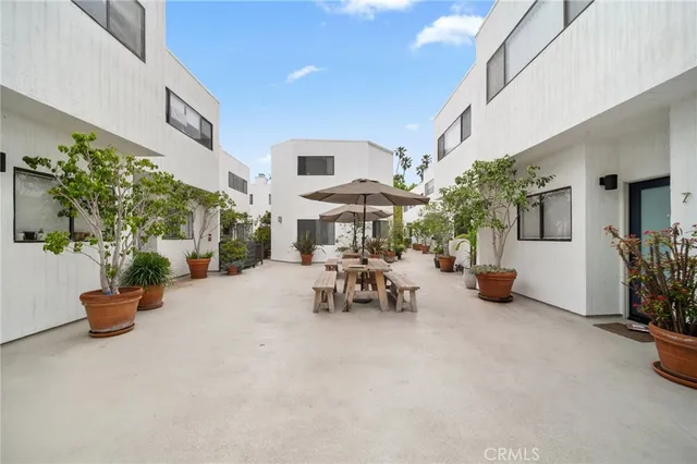 $1,049,999 | 2500 Abbot Kinney Boulevard, Unit 10, Venice, CA 90291