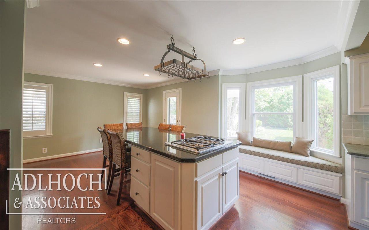 286 Fisher Road Grosse Pointe, MI 48230 - Photo 11 of 29 31300939-10.JPG