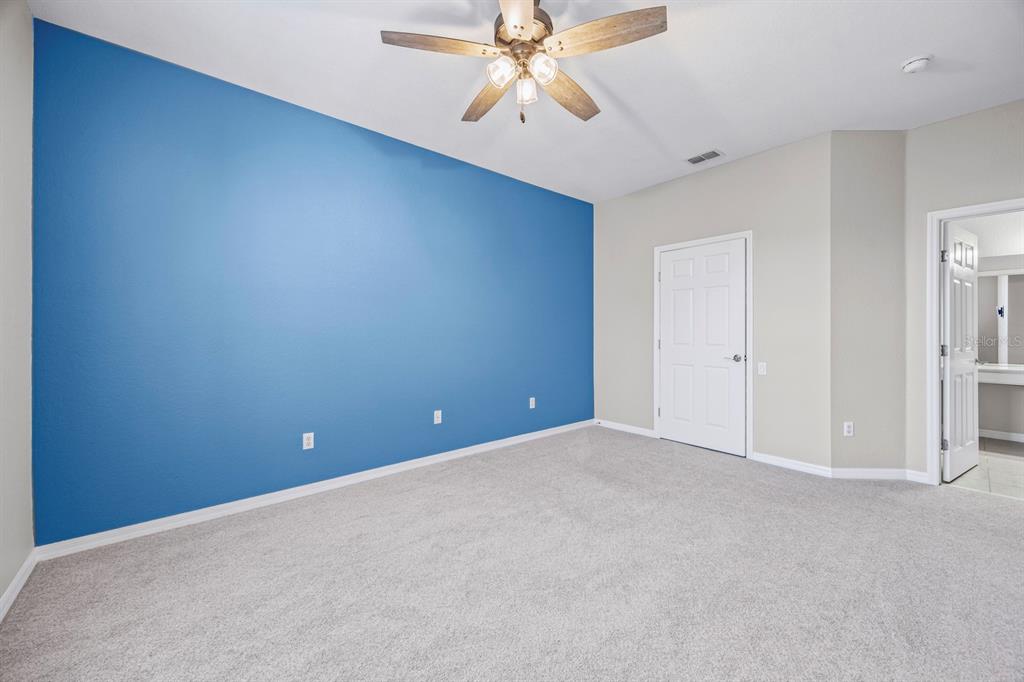 1355 Venezia Court, Unit 405 Davenport, FL 33896 - Photo 15 of 30 an empty room with chandelier fan