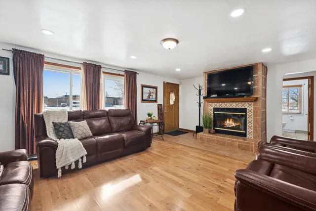 $269,900 | 3904 West 137th Street, Crestwood, IL 60418