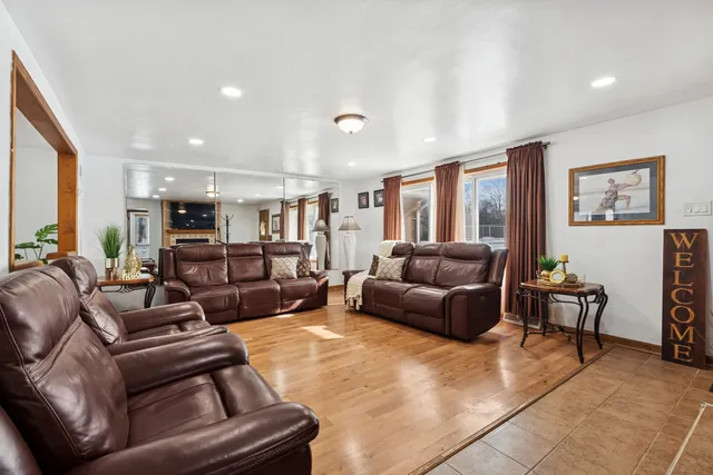 $269,900 | 3904 West 137th Street, Crestwood, IL 60418