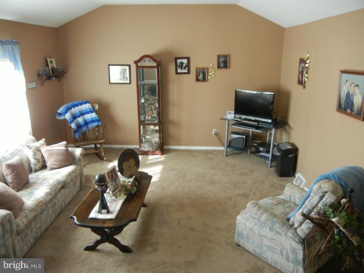 112 Somerset Road Glassboro, NJ 08028 - Photo 3 of 11 Living Room