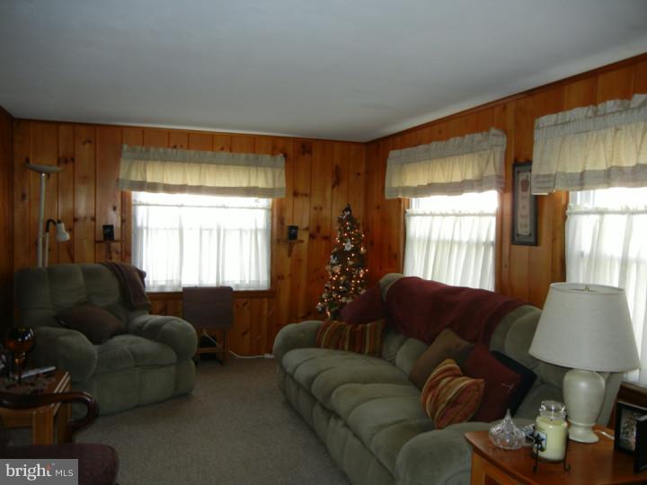 112 Somerset Road Glassboro, NJ 08028 - Photo 6 of 11 Great Room