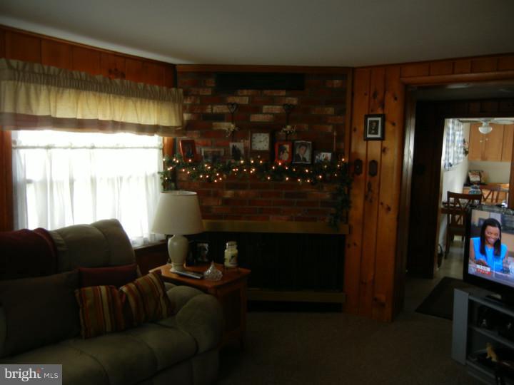 112 Somerset Road Glassboro, NJ 08028 - Photo 7 of 11 Great Room