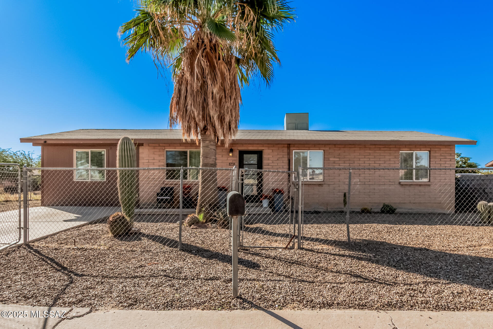 6716 South Draper Road Tucson, AZ 85757 - Photo 1 of 27 Gallery Image 1