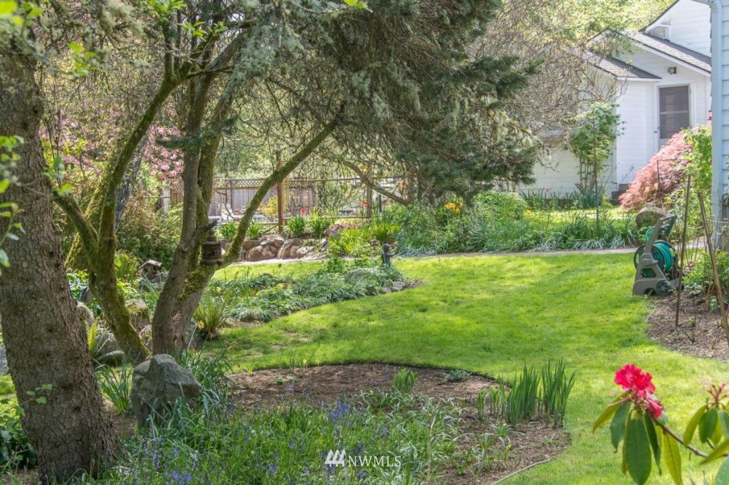 18624 Beall Road Southwest Vashon, WA 98070 - Photo 3 of 25 a view of an outdoor space