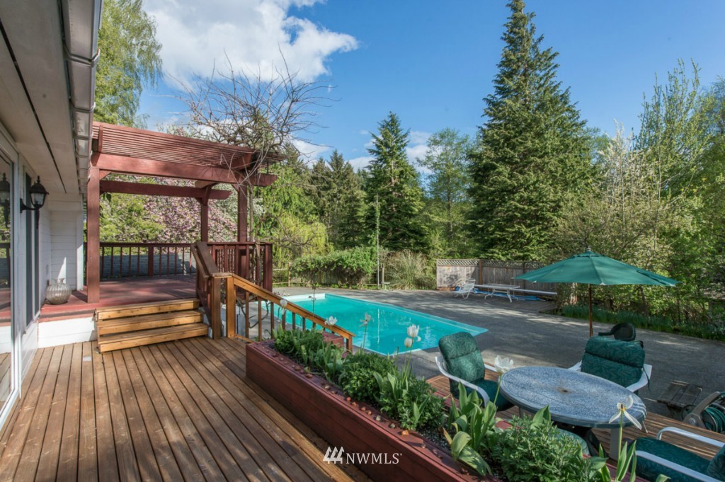 18624 Beall Road Southwest Vashon, WA 98070 - Photo 4 of 25 a view of a terrace with sitting area
