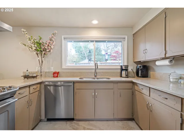 $589,000 | 17125 Southeast Shadow Court, Milwaukie, OR 97267