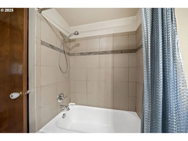 $589,000 | 17125 Southeast Shadow Court, Milwaukie, OR 97267