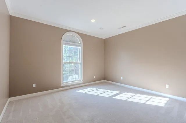a view of empty room with window