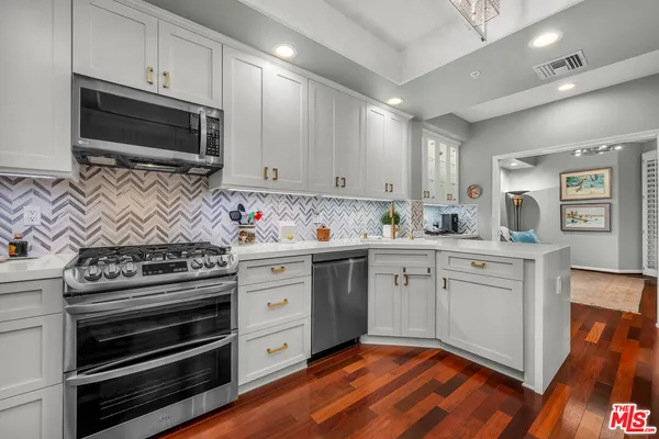 $1,399,000 | 11740 Sunset Boulevard, Unit 22, Los Angeles, CA 90049