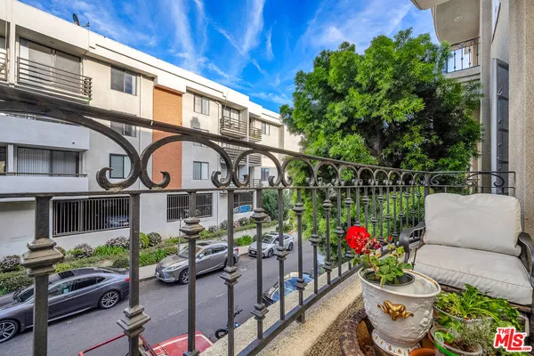 $1,399,000 | 11740 Sunset Boulevard, Unit 22, Los Angeles, CA 90049