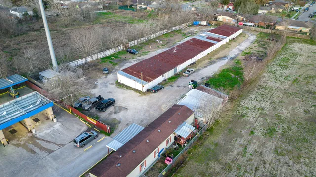 a view of a yard with a yard