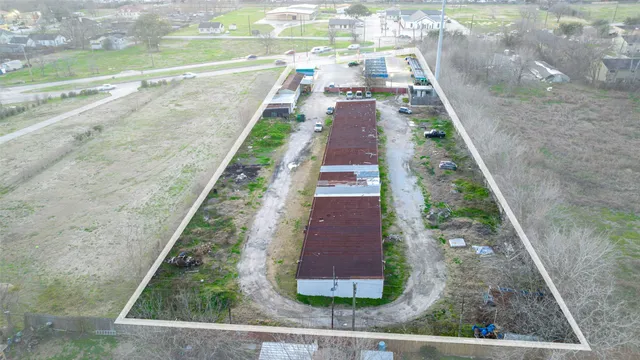 a view of a tennis court