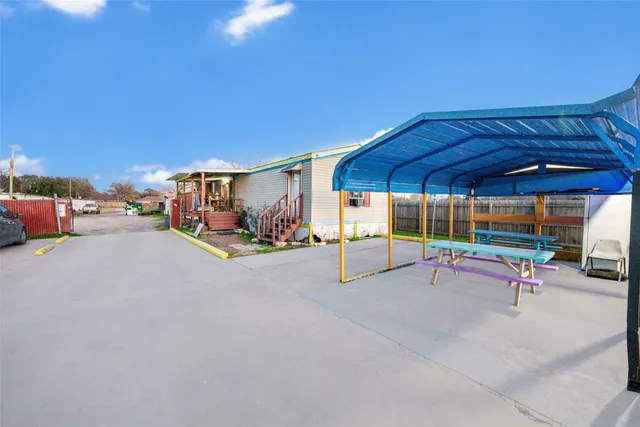 $1,000,000 | 2627 Allen Genoa Road, Pasadena, TX 77502