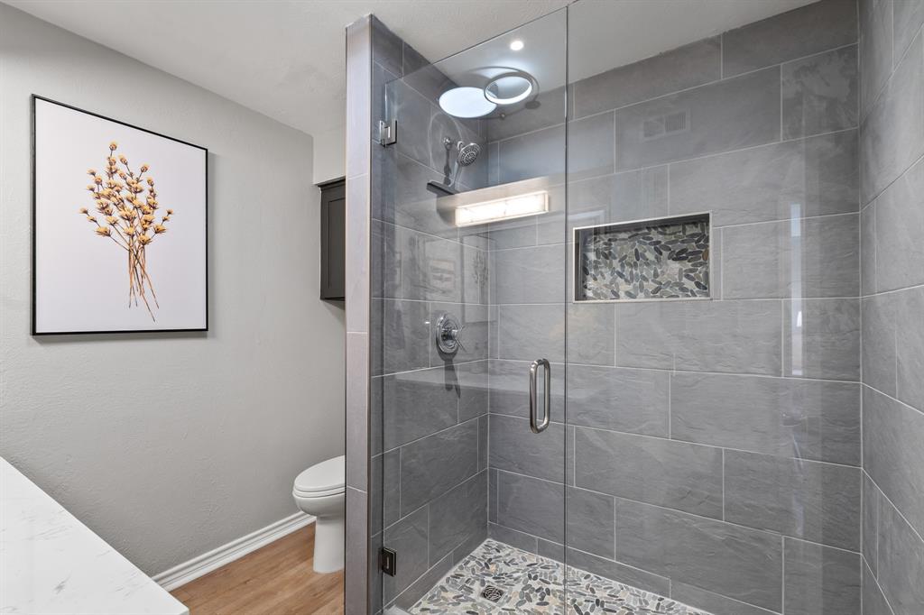 132 Goodknight Ranch Road Trinidad, TX 75163 - Photo 21 of 40 Guest bath with spacious walk in shower