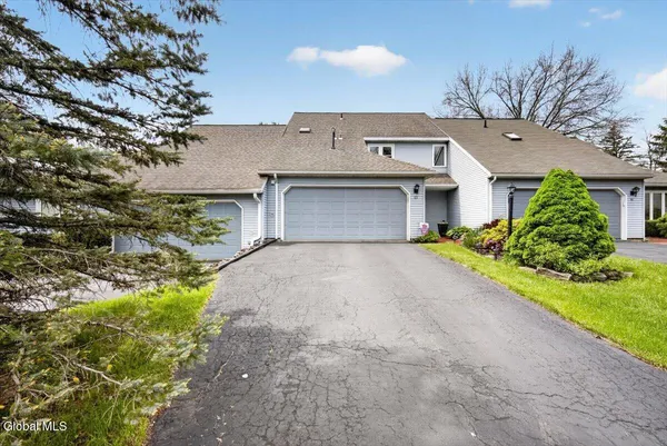 $390,000 | 63 Constitution Court, Bethlehem, NY 12077