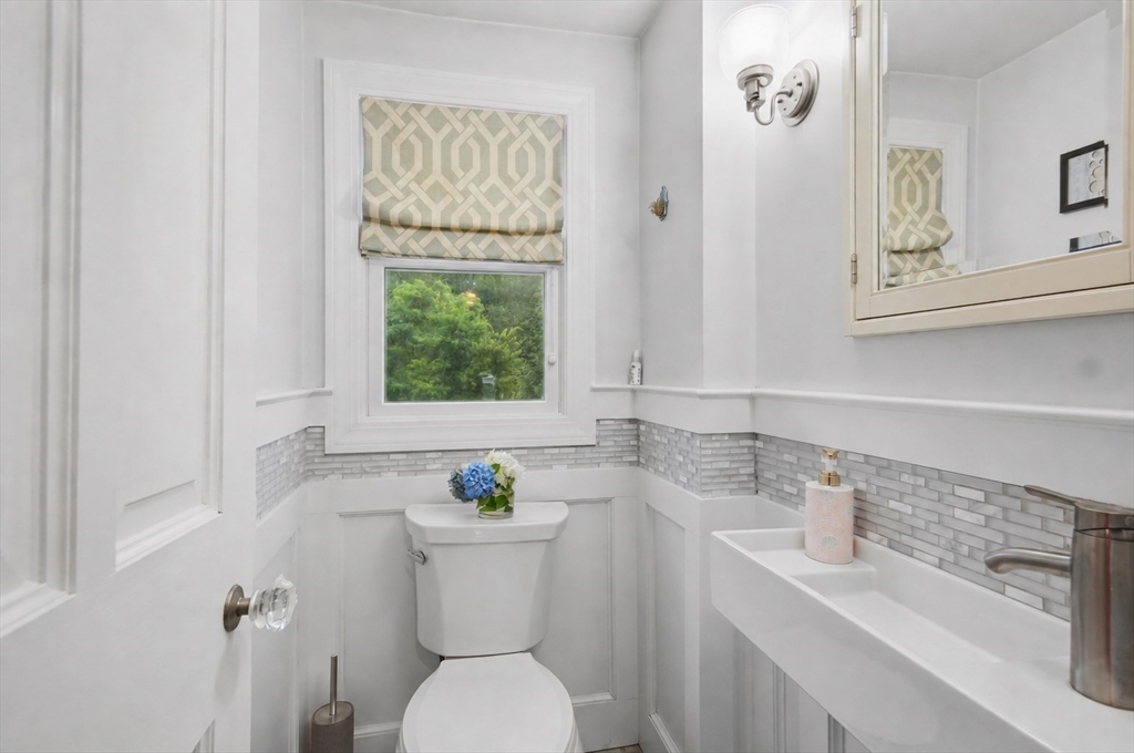 9 Tapley Road Lynnfield, MA 01940 - Photo 15 of 40 Gallery Image 15
