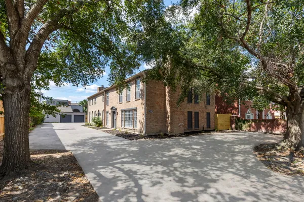 $2,700 | 2226 Nantucket Drive, Unit A, Houston, TX 77057