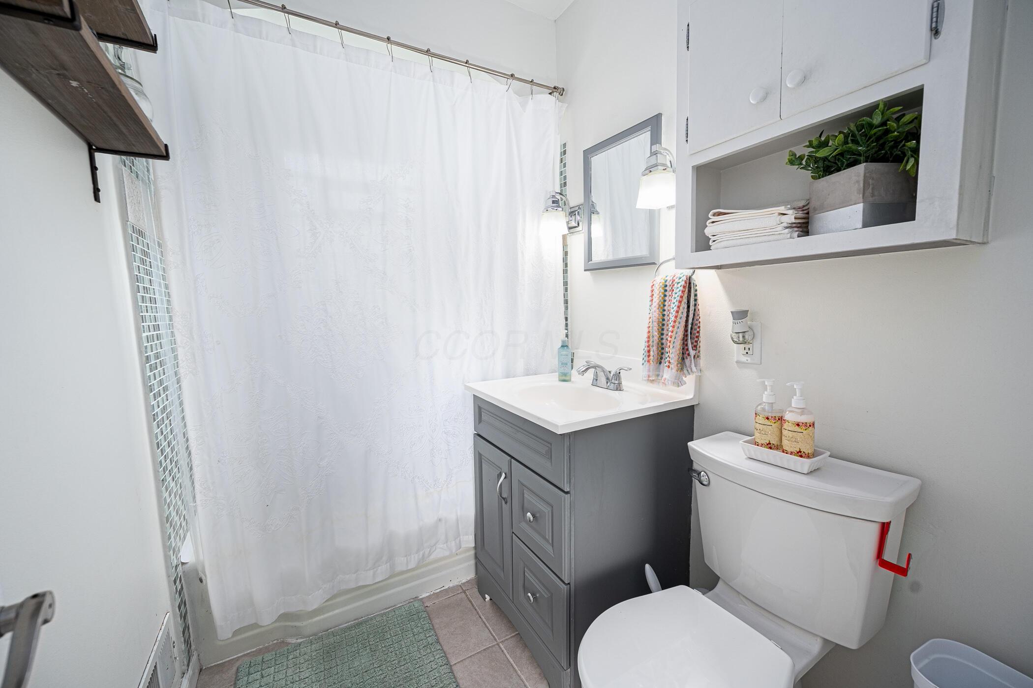 3218 Ainwick Road Columbus, OH 43221 - Photo 13 of 45 Full Bath
