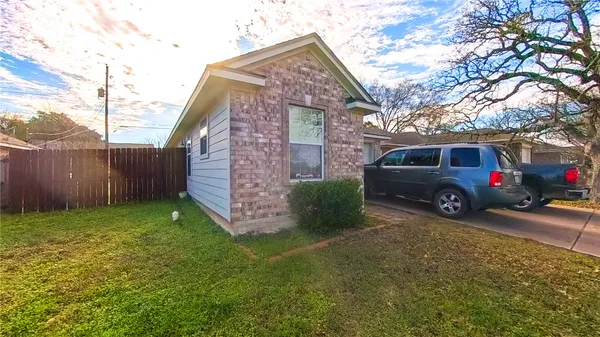 a view of a house with a back yard