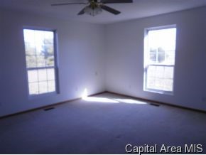 15690 State Rte 4 Auburn, IL 62615 - Photo 7 of 11