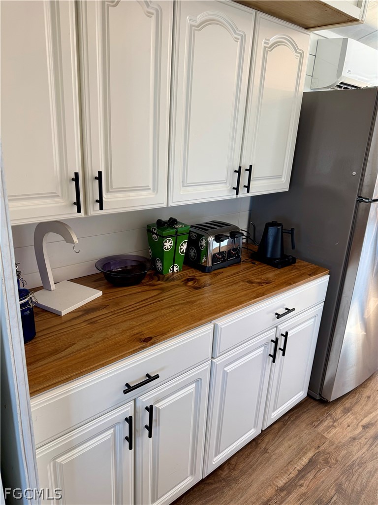 19681 Summerlin Road, Unit 482 Fort Myers, FL 33908 - Photo 6 of 35 a kitchen with cabinets and window