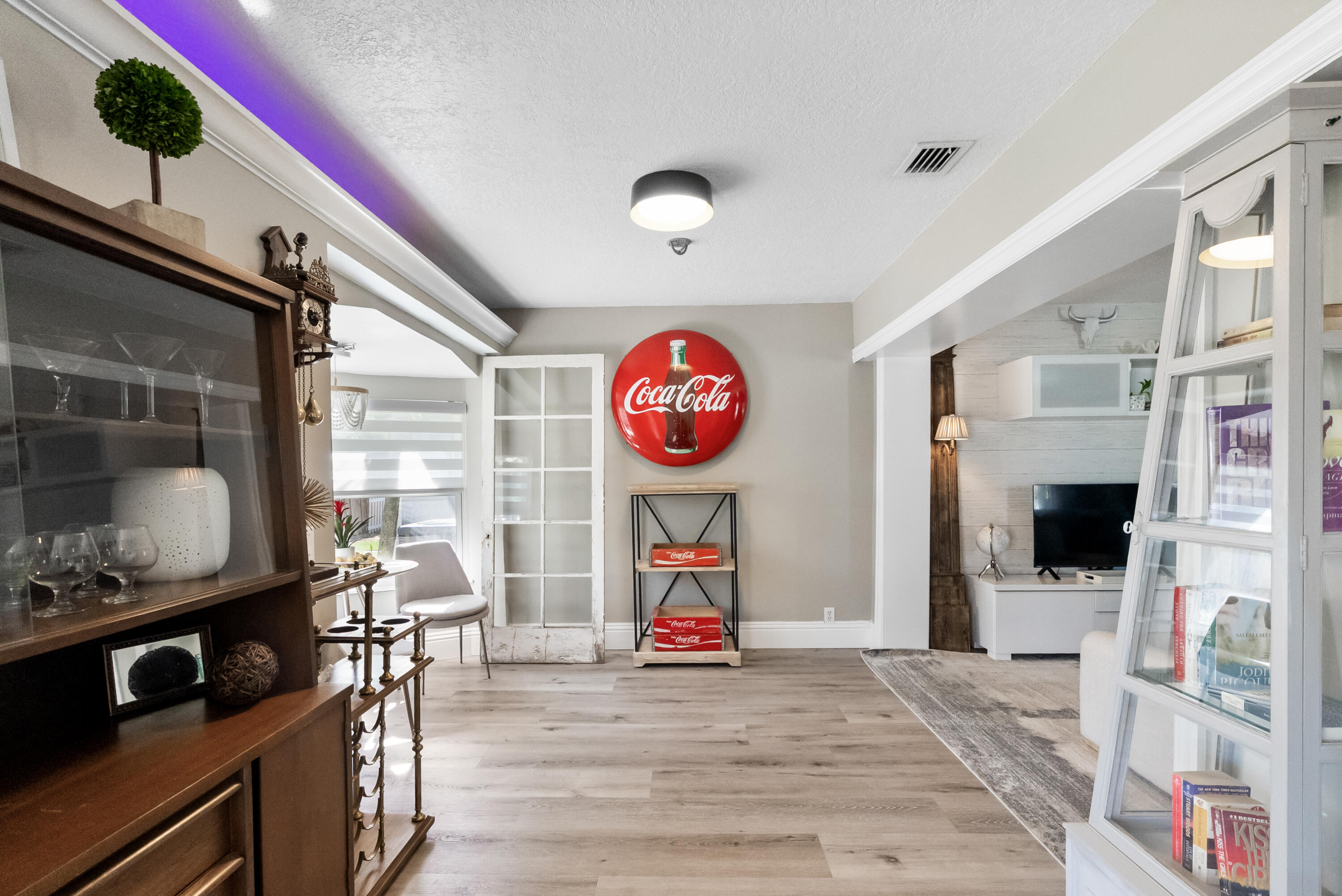 1605 Treemont Avenue Jupiter, FL 33469 - Photo 19 of 35 a living room with furniture and a flat screen tv