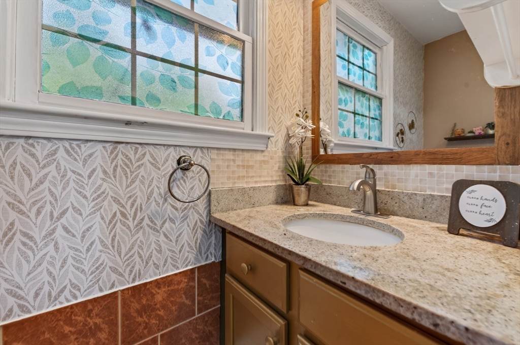36 Shirley Road Shrewsbury, MA 01545 - Photo 14 of 32 Gallery Image 14