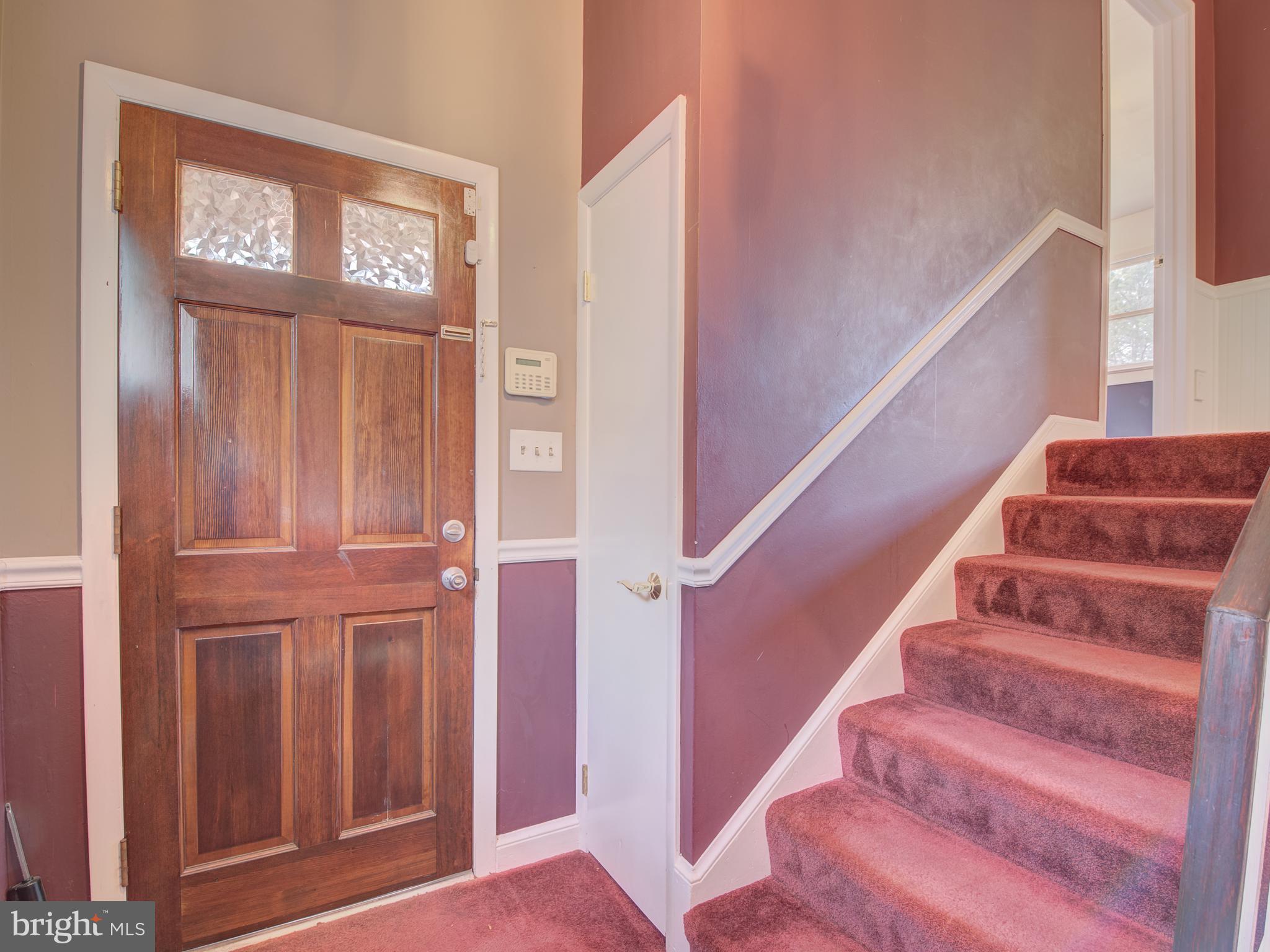 1108 B Shaker Woods Road Herndon, VA 20170 - Photo 2 of 19 Foyer