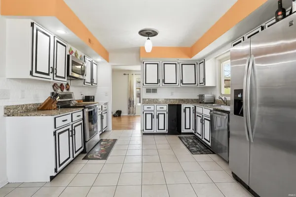$324,900 | 5122 Woodridge Drive, Newburgh, IN 47630