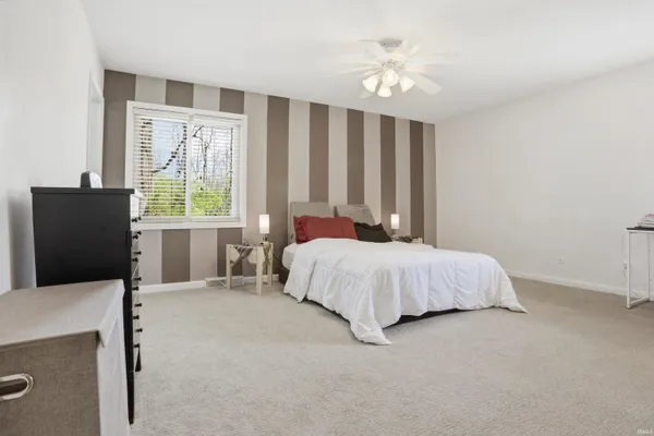 $324,900 | 5122 Woodridge Drive, Newburgh, IN 47630