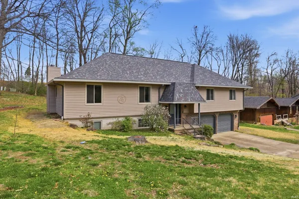 $324,900 | 5122 Woodridge Drive, Newburgh, IN 47630