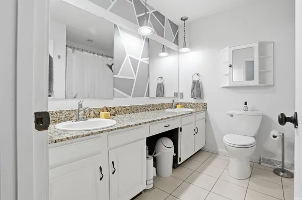 $324,900 | 5122 Woodridge Drive, Newburgh, IN 47630