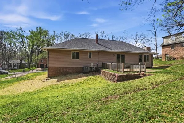 $324,900 | 5122 Woodridge Drive, Newburgh, IN 47630