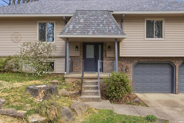 $324,900 | 5122 Woodridge Drive, Newburgh, IN 47630