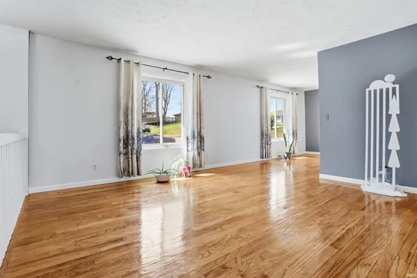 $324,900 | 5122 Woodridge Drive, Newburgh, IN 47630