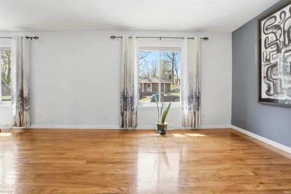 $324,900 | 5122 Woodridge Drive, Newburgh, IN 47630