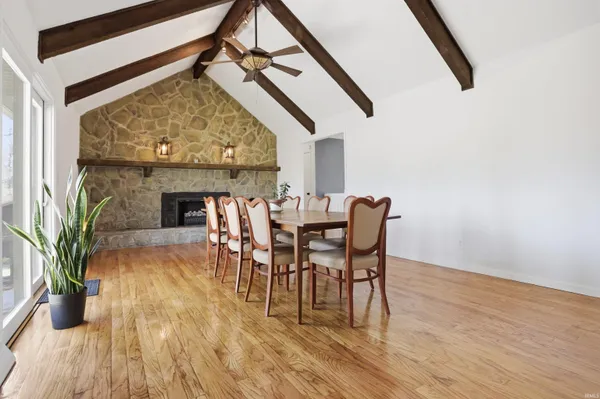 $324,900 | 5122 Woodridge Drive, Newburgh, IN 47630