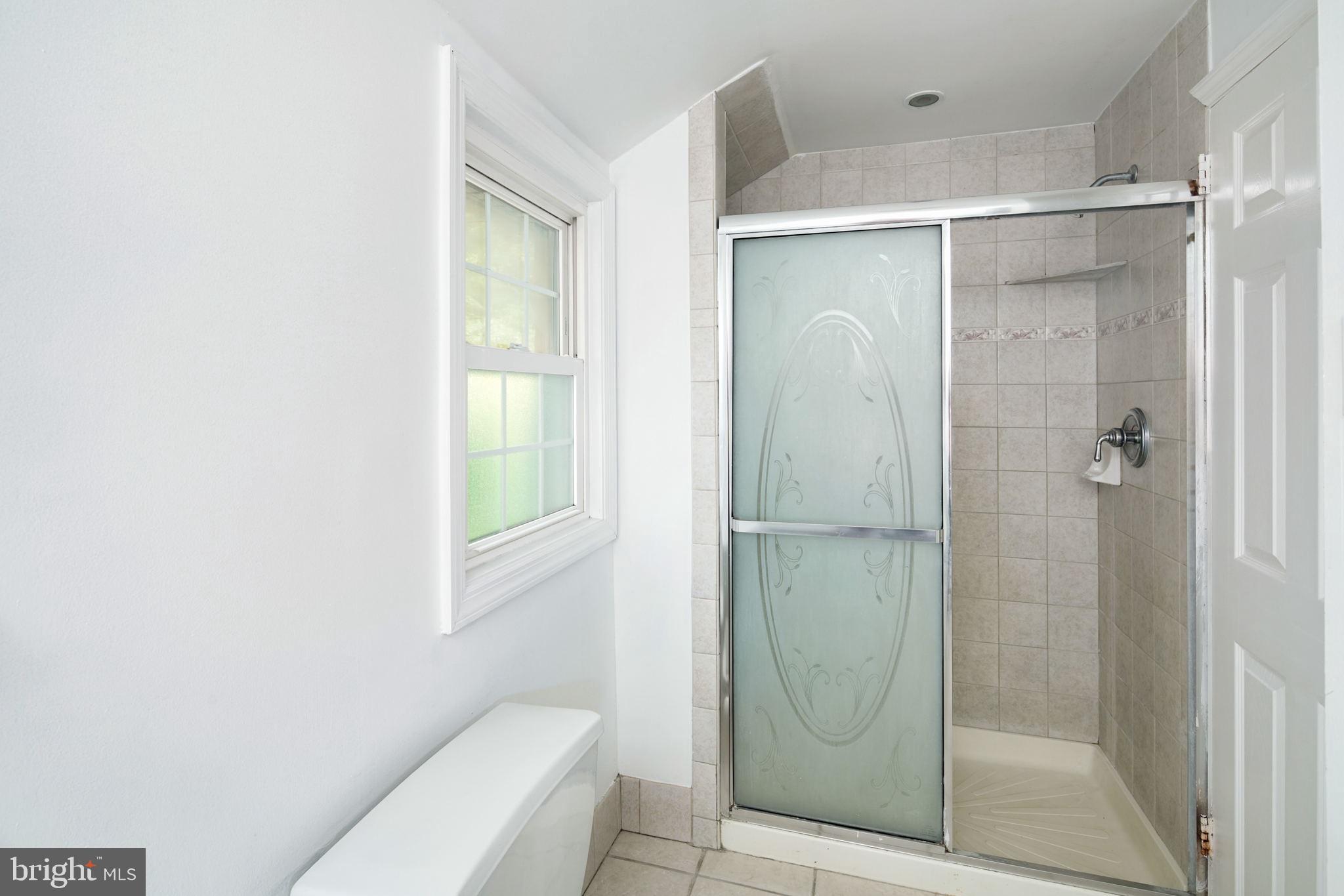 252 Friendship Road Drexel Hill, PA 19026 - Photo 22 of 30 Full Bath