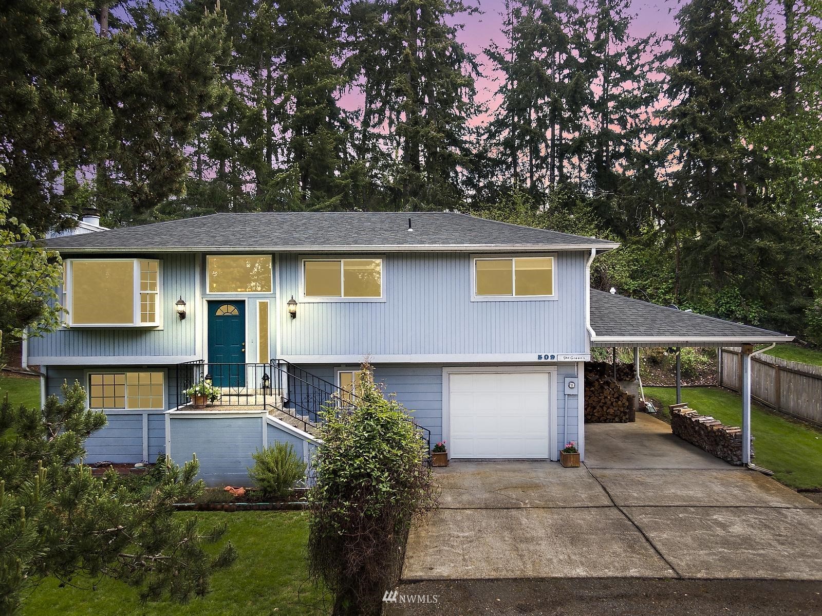 509 Roe Street Steilacoom, WA 98388 - Photo 1 of 40 a front view of a house with a garden